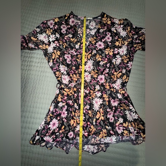 Easel Black Floral Ruffle Sleeve peplum Blouse. (No belt). Size Small. VVGUC - Picture 5 of 10